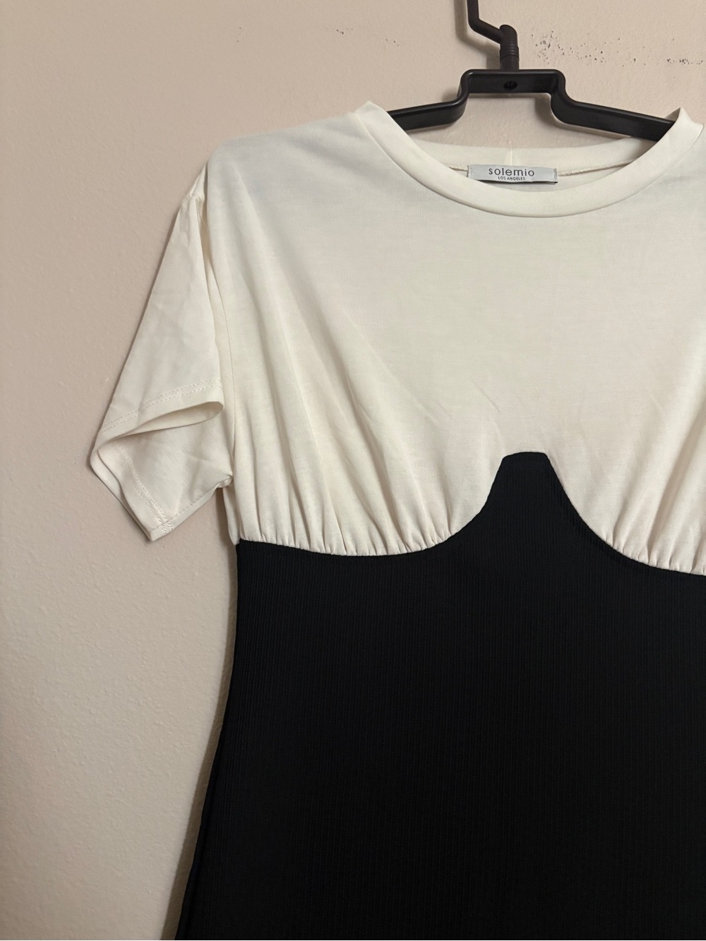 Two-Tone Black and White Short Sleeve Bodycon Dress - Picture 4 of 7
